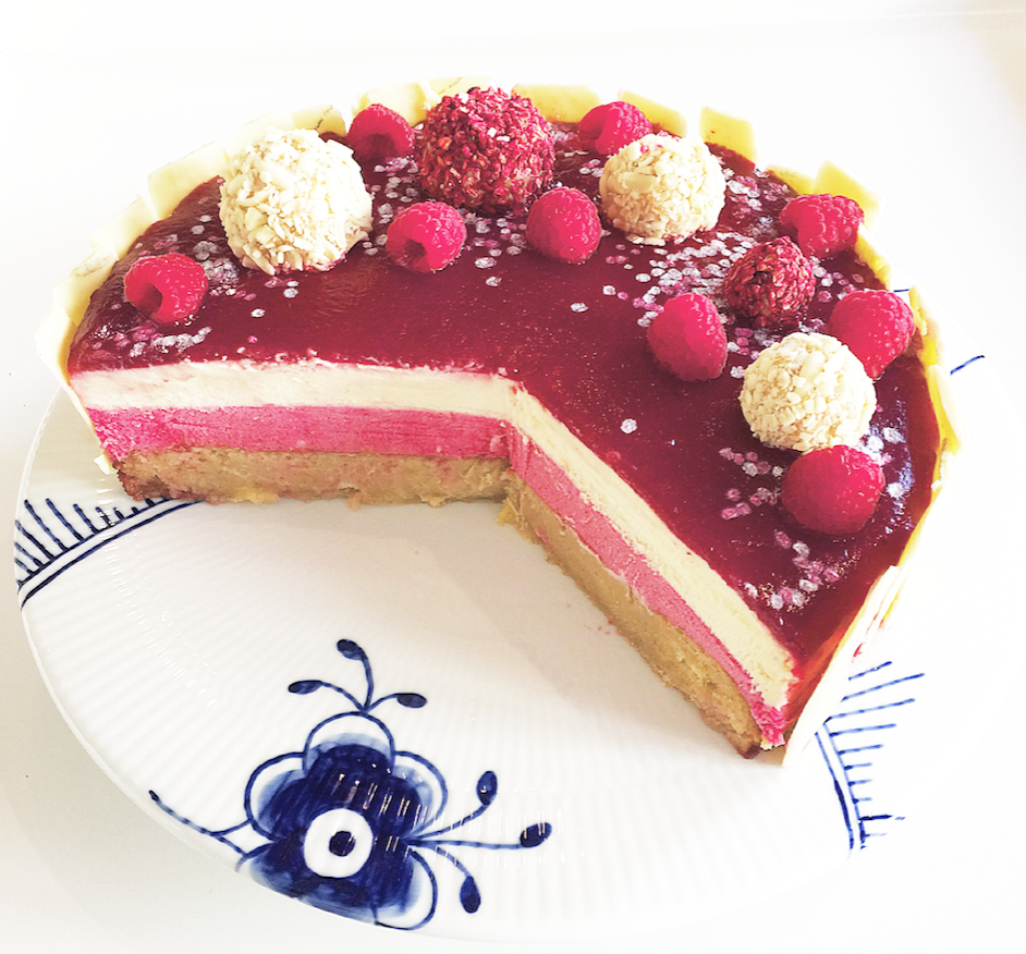 Hindbær- og hvid chokolademousse kage | Det Søde Valg | HaslundHome