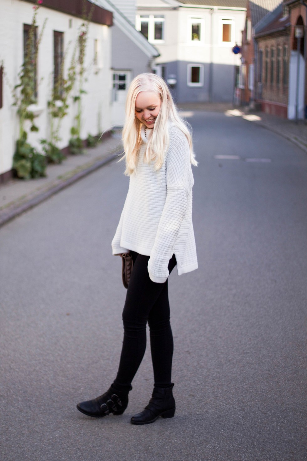 Outfit of the day - white knit, black skinny jeans and black boots.