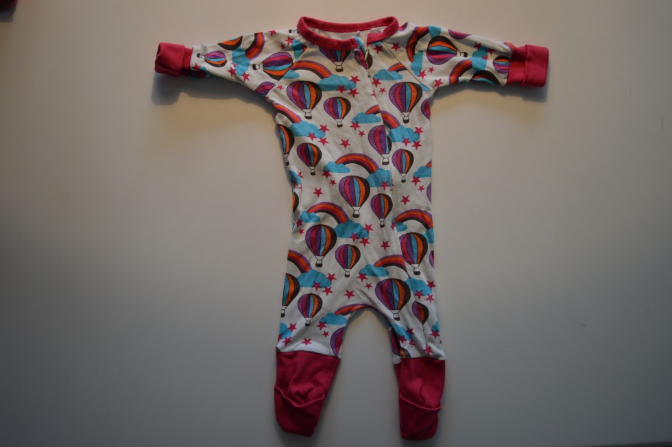 Jeg sælger babytøj -Overskuddet går til Knæk Cancer | Hverdagsliv |  Karmamilli