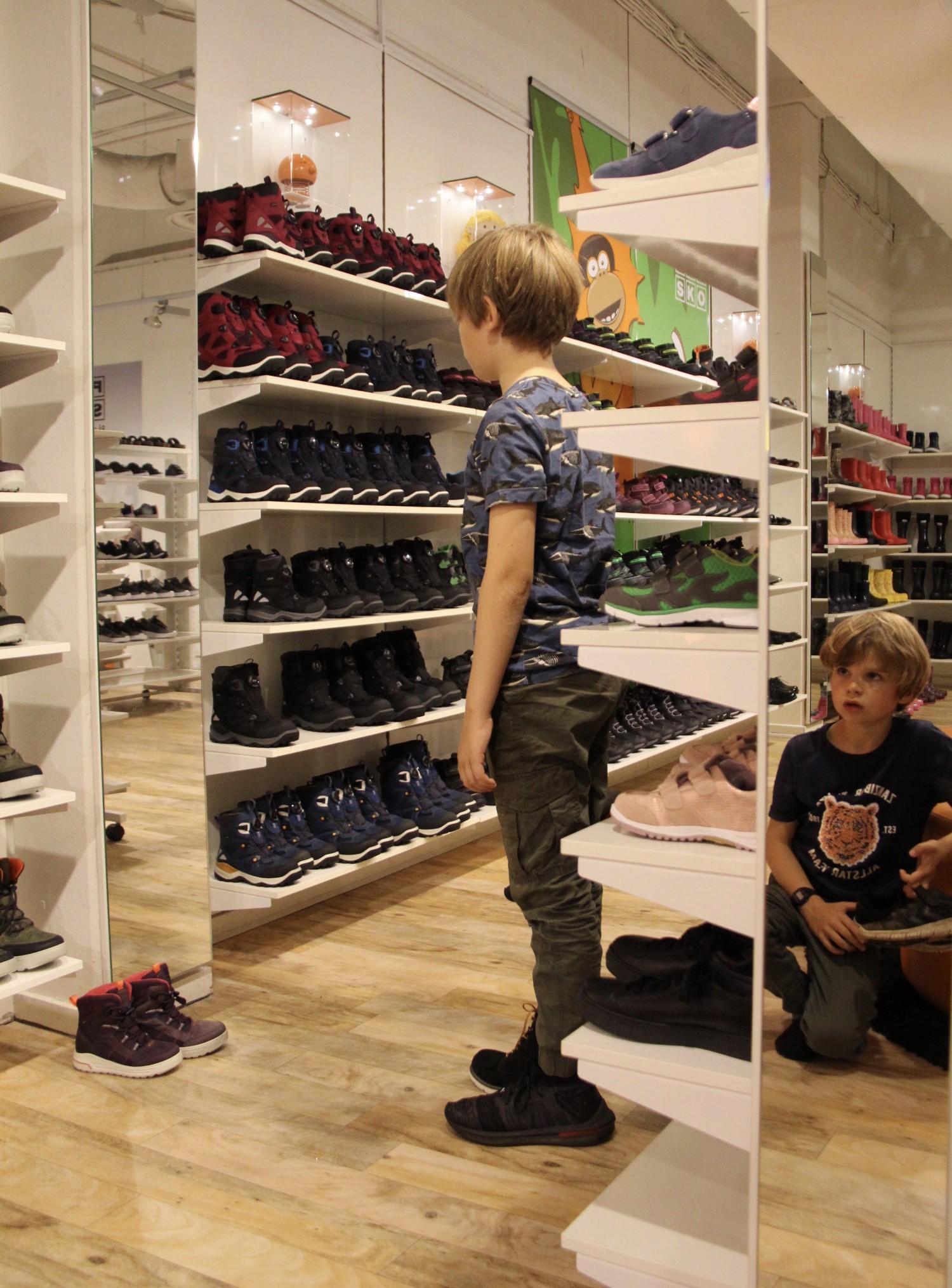 Noget om skoråd, store fødder og selvstændighedsudfordringer + en  konkurrence! | drengemor | Mor med mere