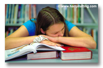bored-girl-student-sleeps-in-classroom-ic5009-88