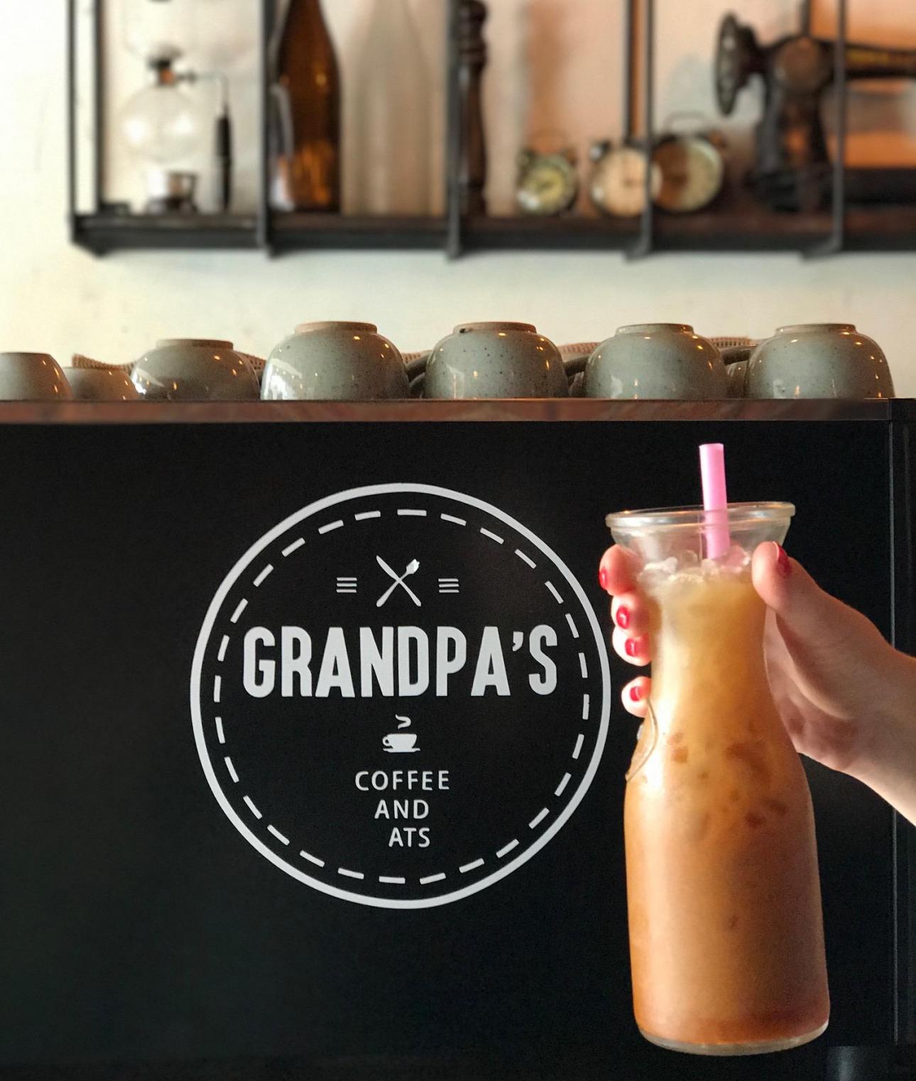 Grandpas Coffee and Eats er stedet, hvis man skal have en god iskaffe i varmen.