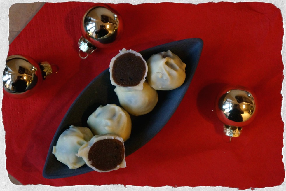 Marzipan balls with white chocolate