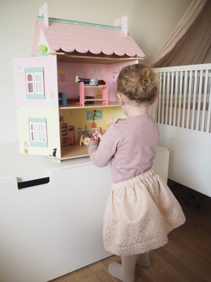 Dyrt dukkehus – billige møbler | Børn | nathasjalundkvist