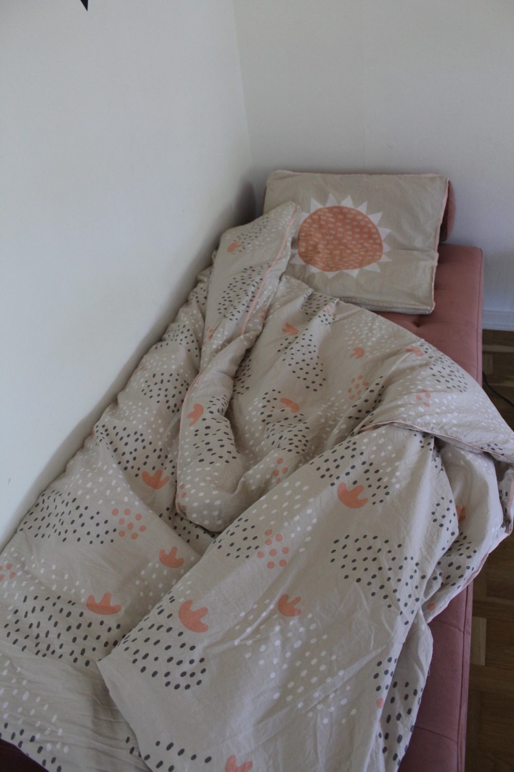 TEST af sengetæppe og sengetøj fra Södahl serien ”Magic Forest” | Baby |  Testfamilien