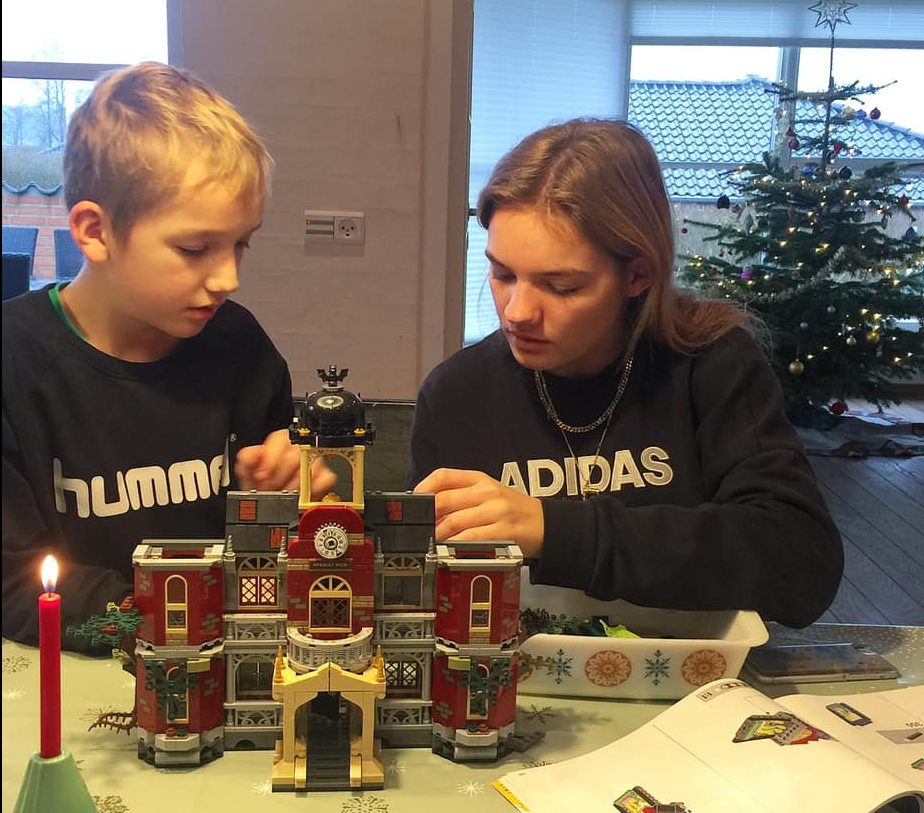 TEST af LEGO Hidden Side Newburys hjemsøgte skole nr. 70425 | Børn |  Testfamilien