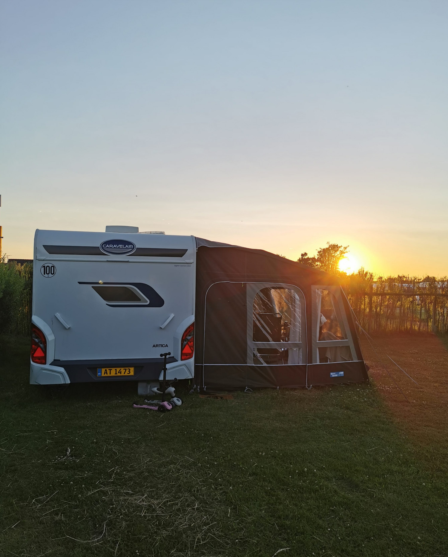 TEST af Campingvogn Caravelair Artica 496 med luftfortelt for  Campingagenten og Jambo feriepark | Baby | Testfamilien