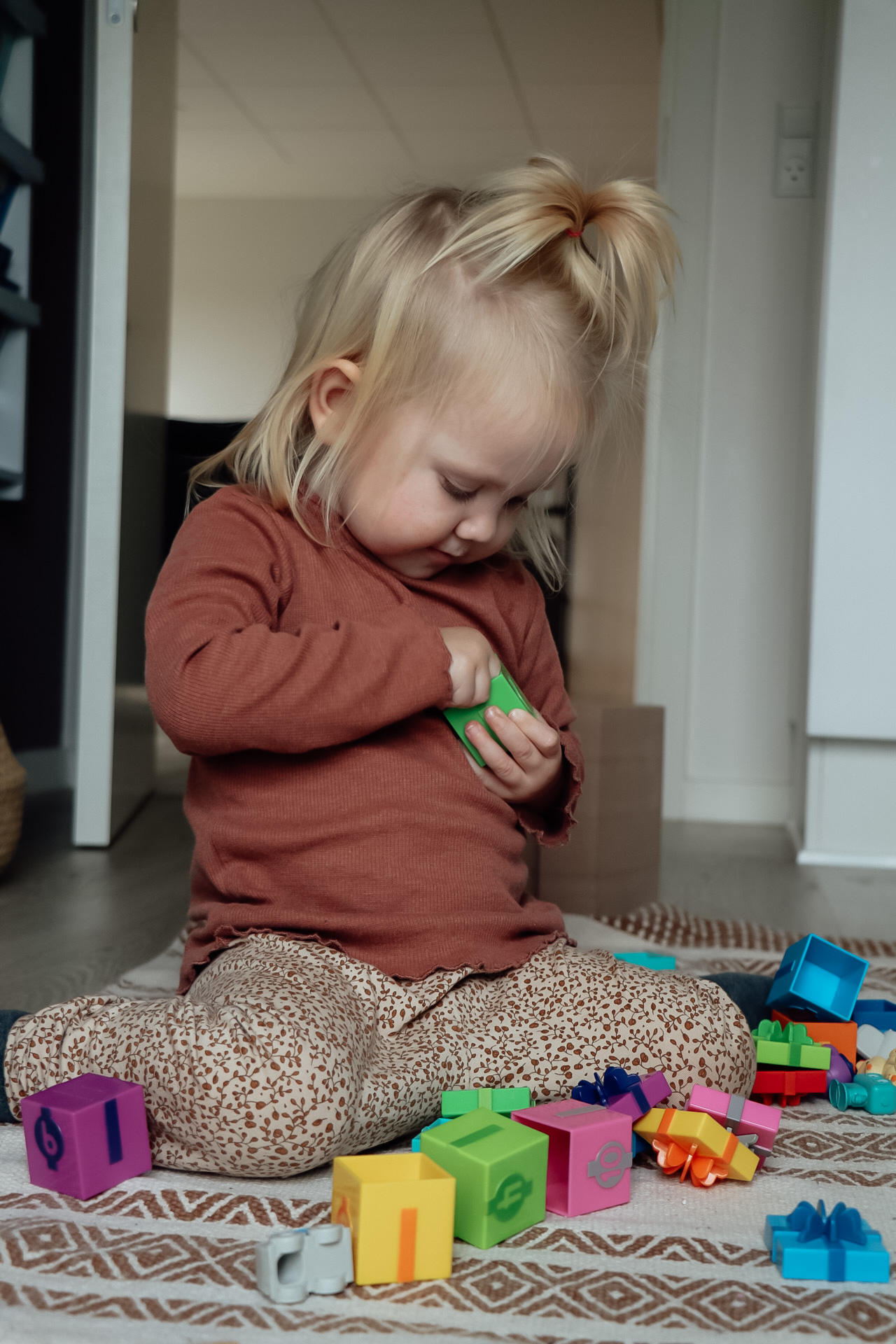 TEST af legetøj (til barn på 2 år) fra Legeakademiet (Lær at tælle,  Træpuslespil og mit første Vildkatten). | Baby | Testfamilien