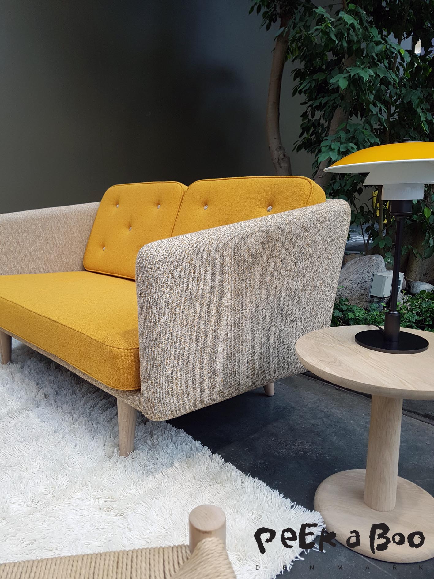 Fredericia Funiture did a sofa in a combi of yellow and a light beige, which made it look fresh. I like the colour combi very much.