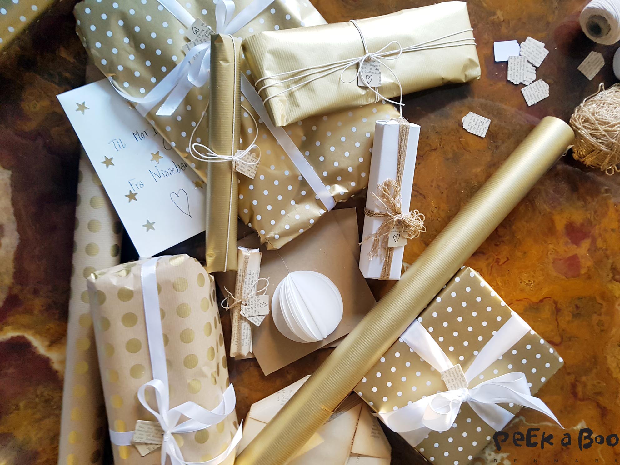 DIY giftwrapping in gold and white.