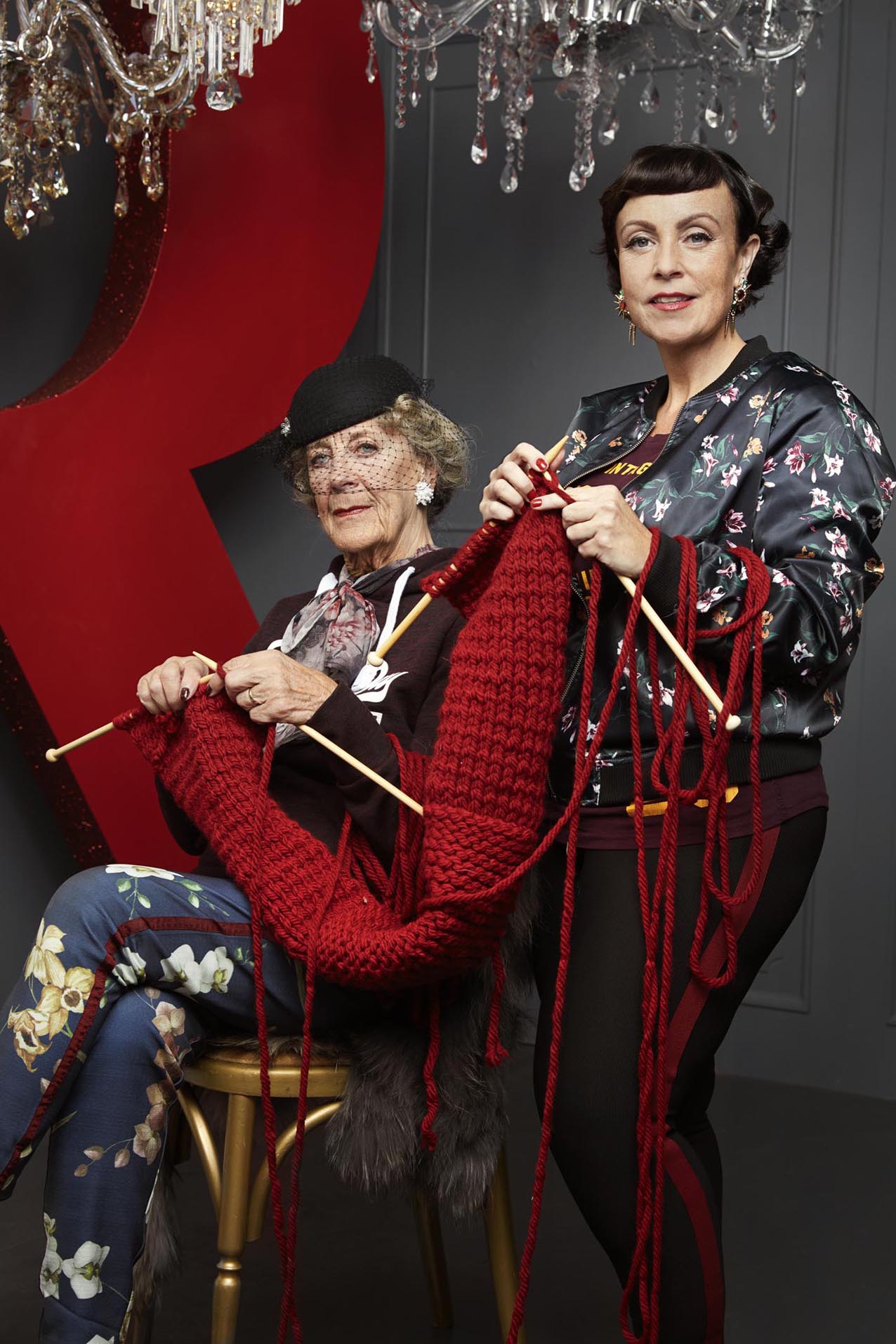 Inger og Rikke poserer for Rødovre Centrum.