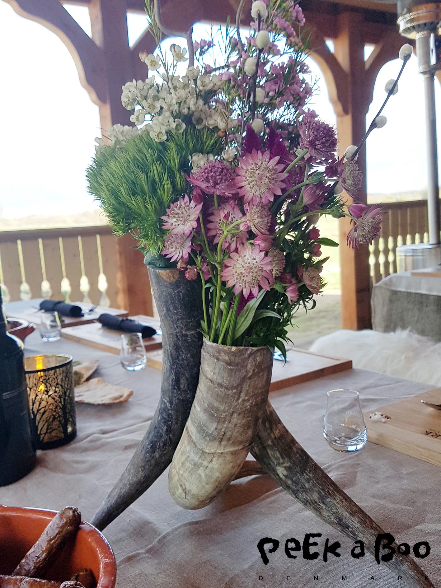 Even the tablesetting was in the best viking style, I loved these vases that I think would make an easy DIY. Maybe I should make it with turtorial. for you guys...let me know If you need that.