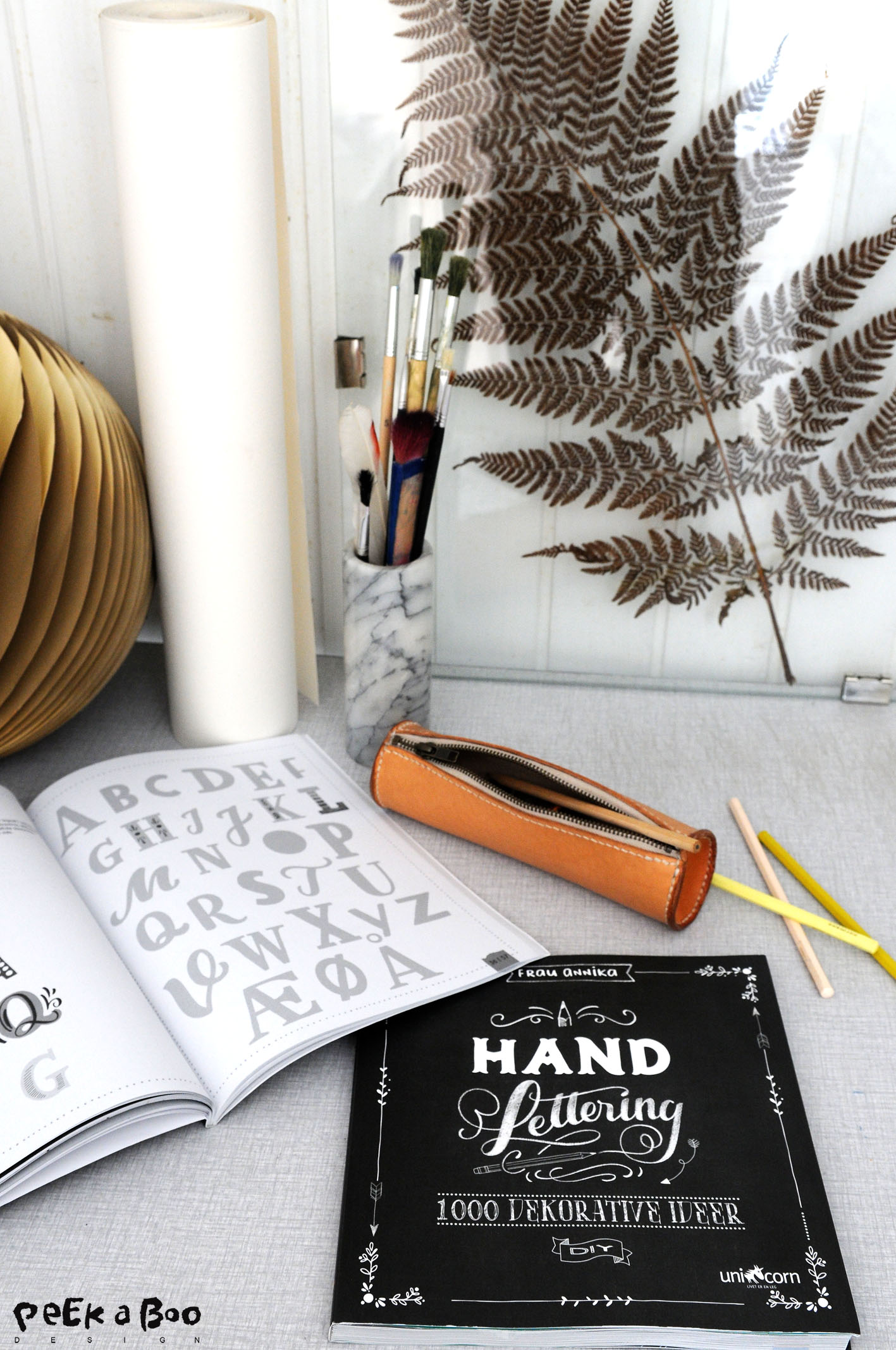 Handlettering is a book with 100 ideas for decoration of posters, postcards or everywhereelse where a quote is needed.