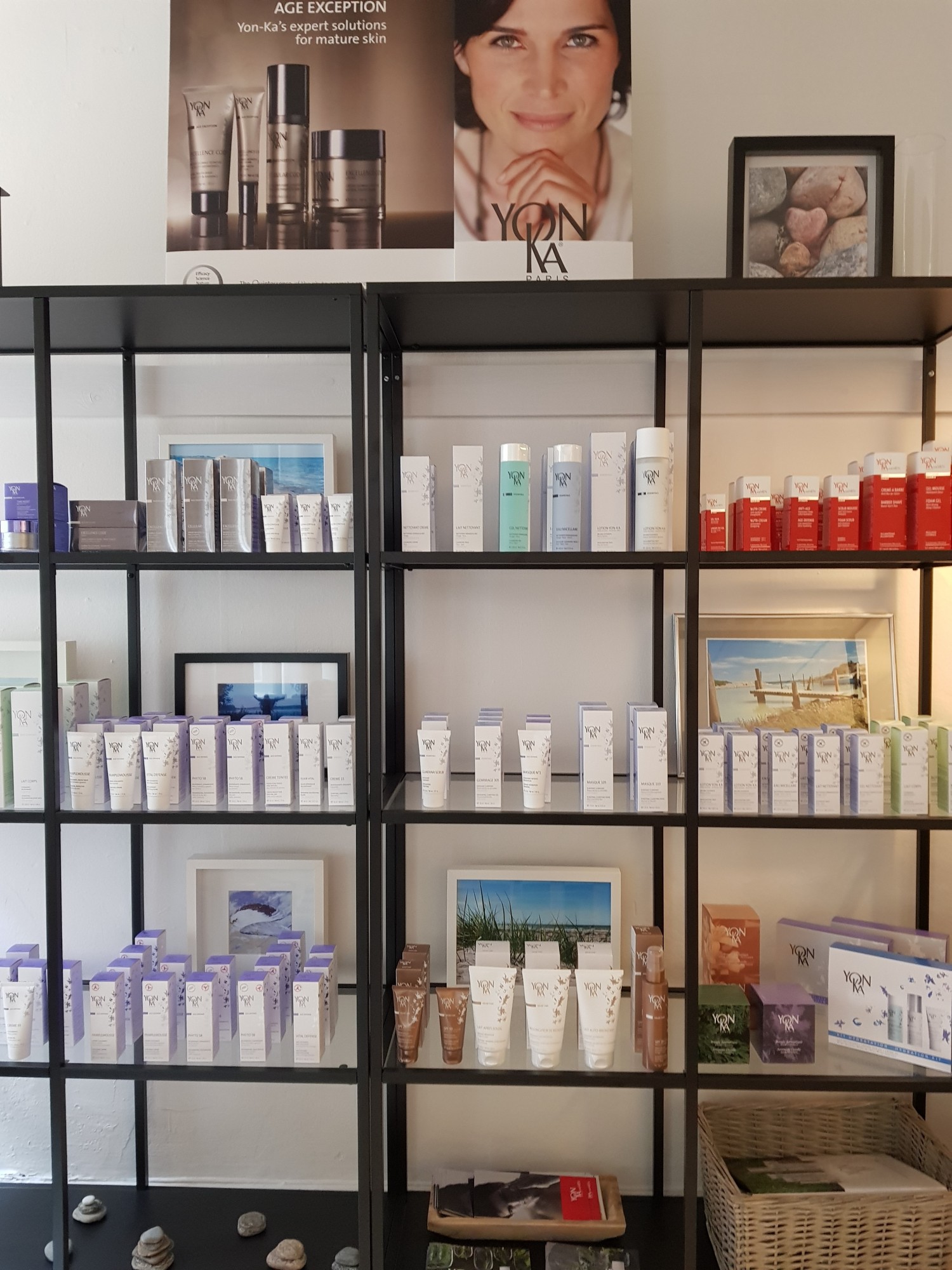 The products from Yonka  Paris is beeing sold from the clinic and they are all made on essential oils. And the relaxing smell of lavender when you put the products on your skin is really fantastic.
