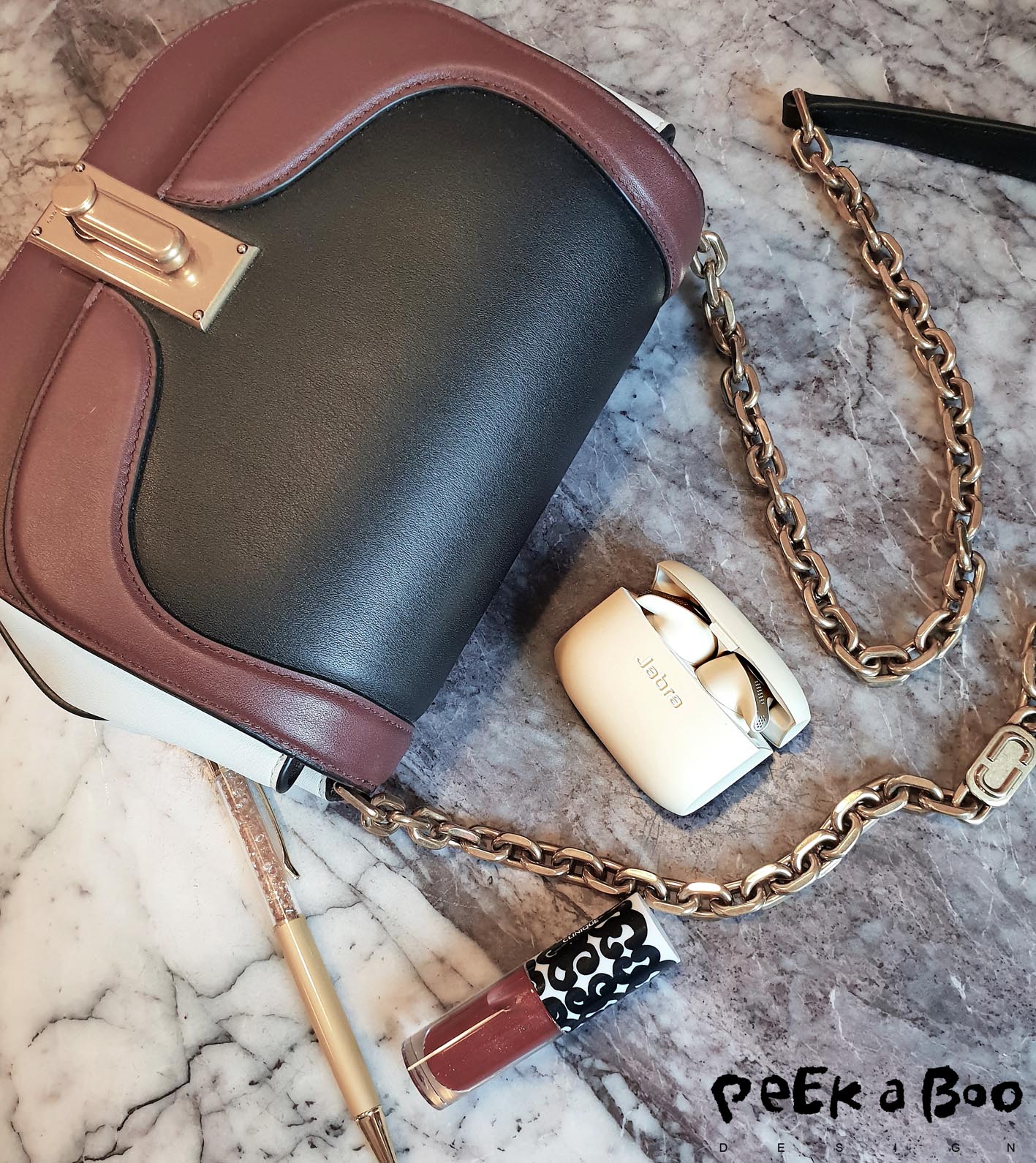Jabra Elite 65t in the pretty rosegold colour, and it fits in any ladies bag. ;-)