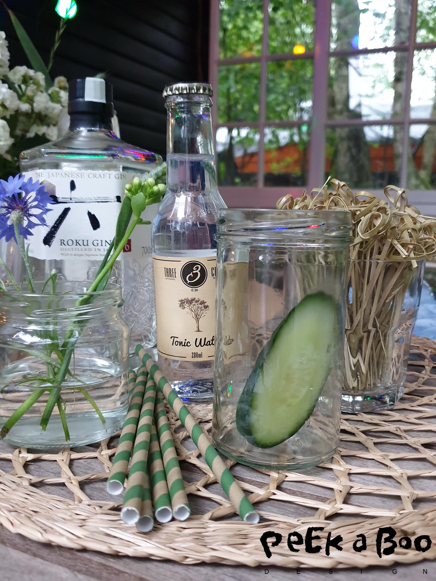 For this drink I have used ecofriendly straws and drink sticks. And I even reused the glass from jam as servingglass. You can get a lot of recycleable tableware at gagron.dk.