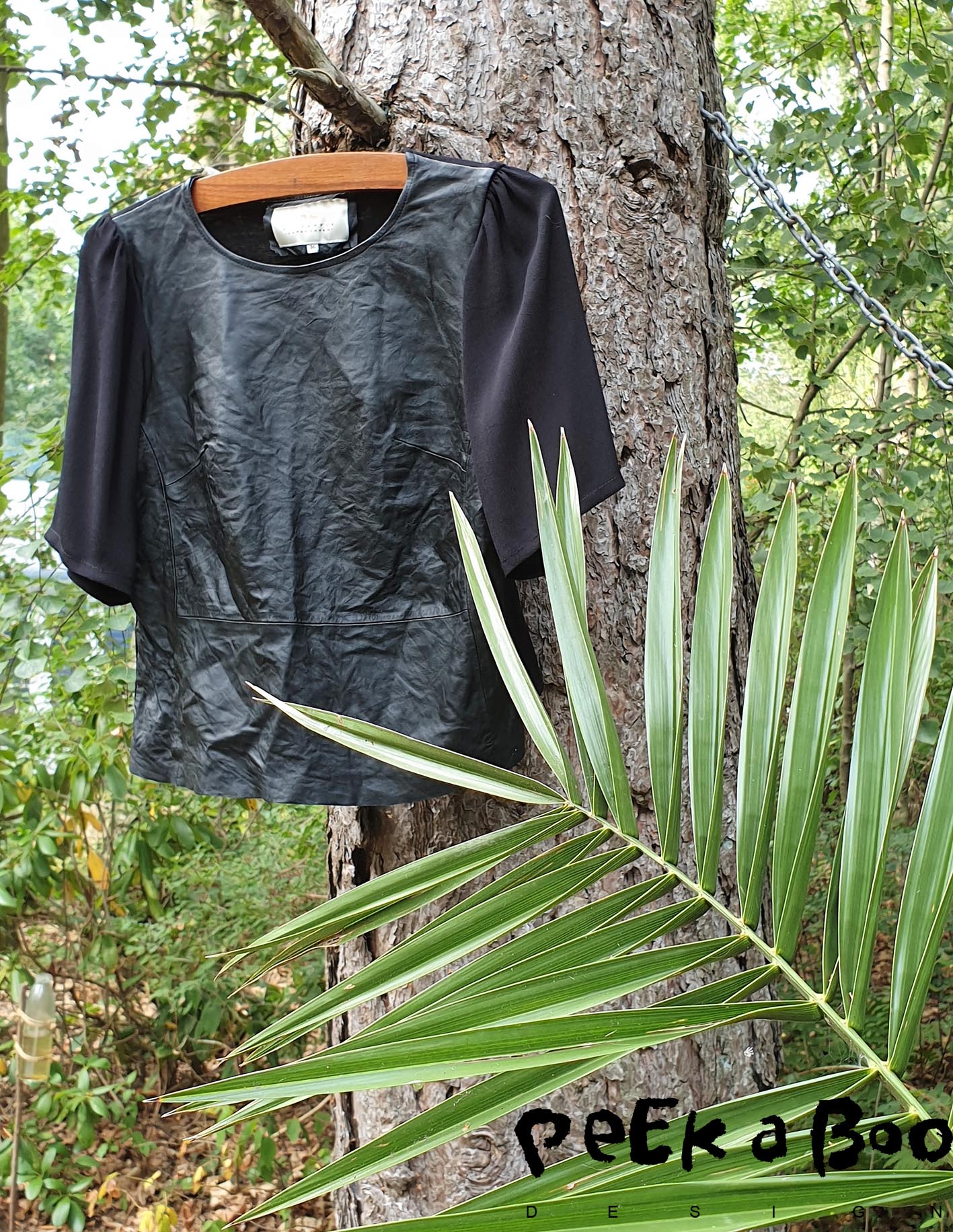The finished wrinkle t-shirt in leather with new crepe puff sleeves