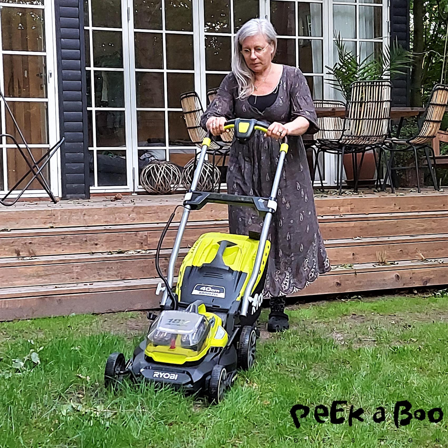 The Ryobi lawnmover driven on ecofriendly batteries. And with a noise reduction that makes the work really pleasant.