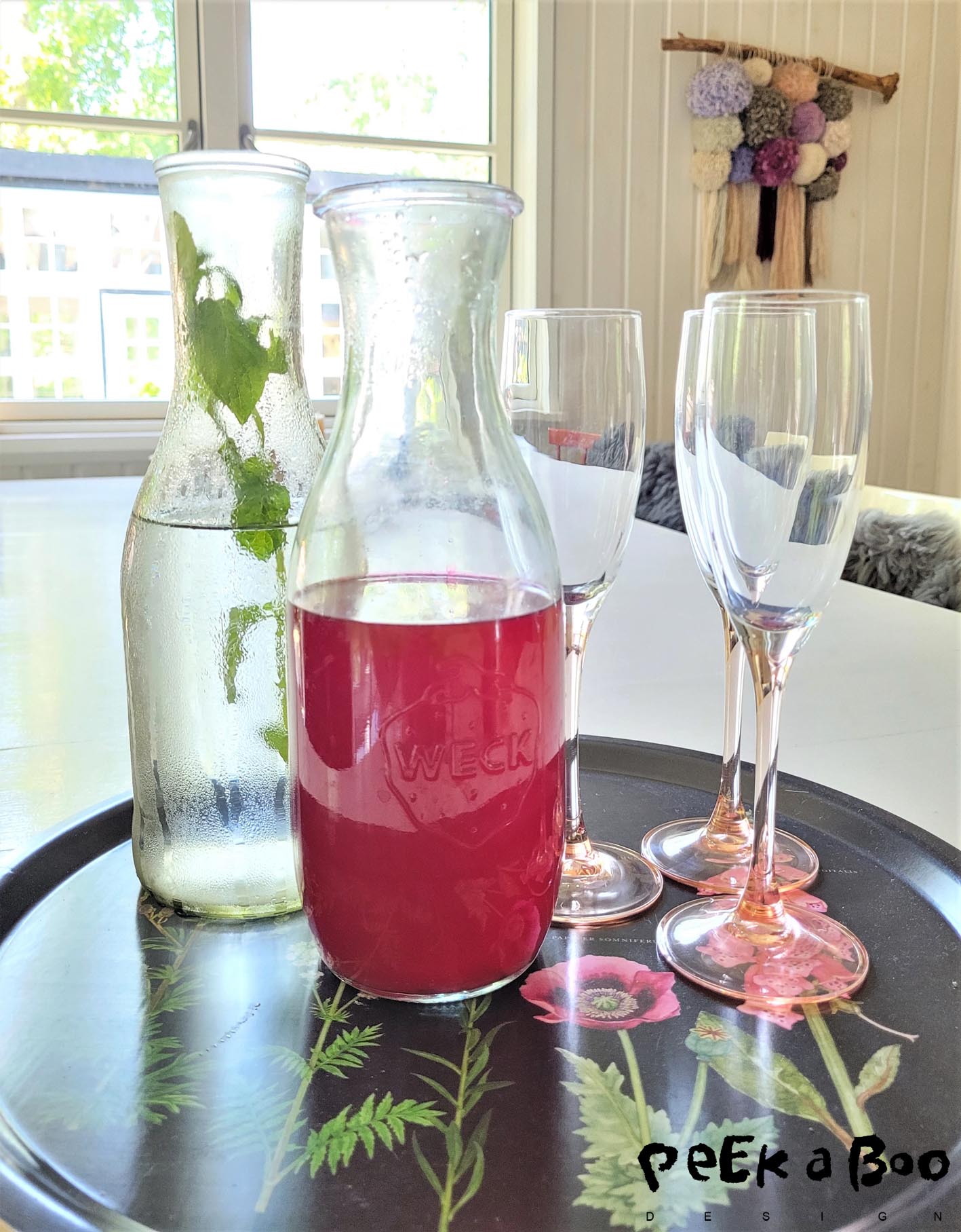 The juice from the red ribes currant goes well with both sparkling water and processo.