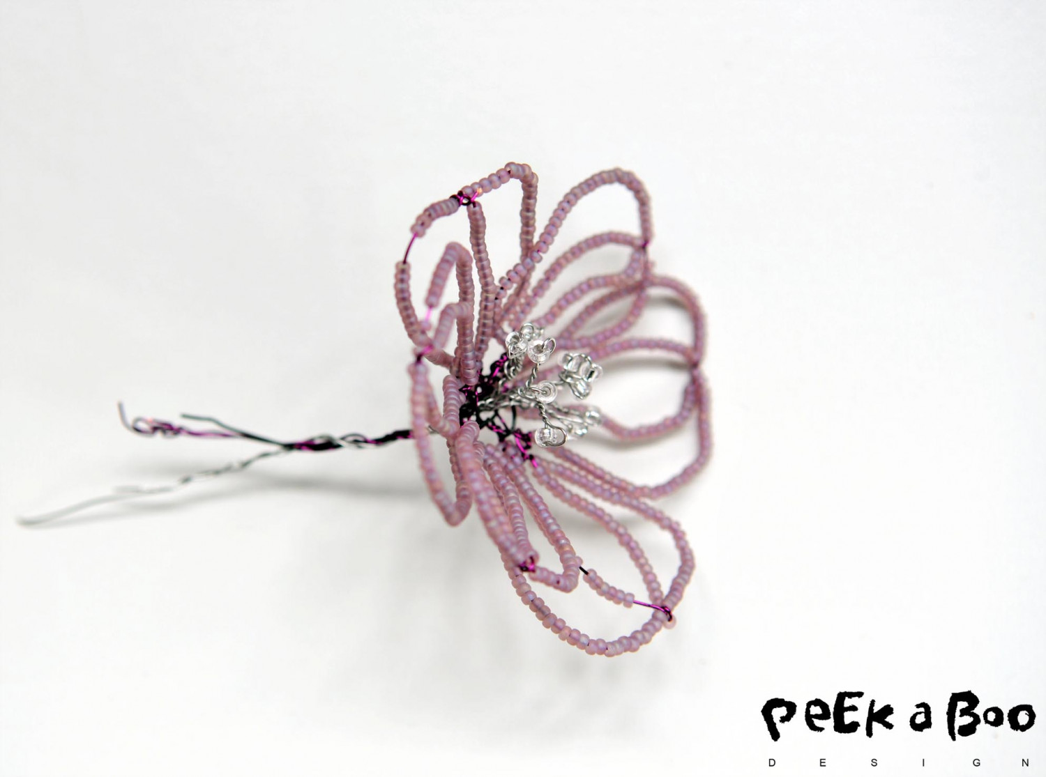 Add the stamen in the middle of the petals and twist the wires.