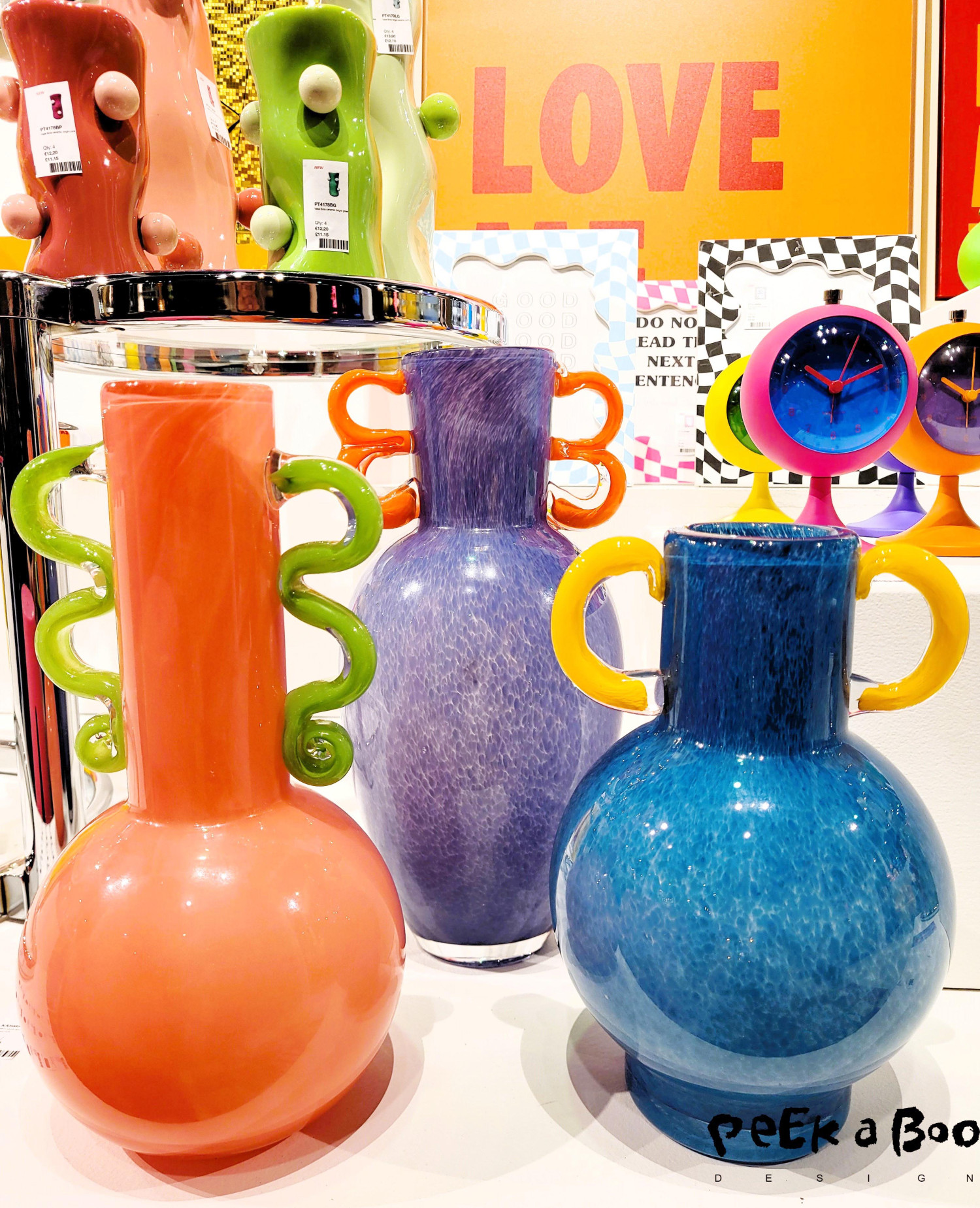 Spøjse og farverige glas vaser fra Present time. Så kommer der kulør på tilværelsen.
