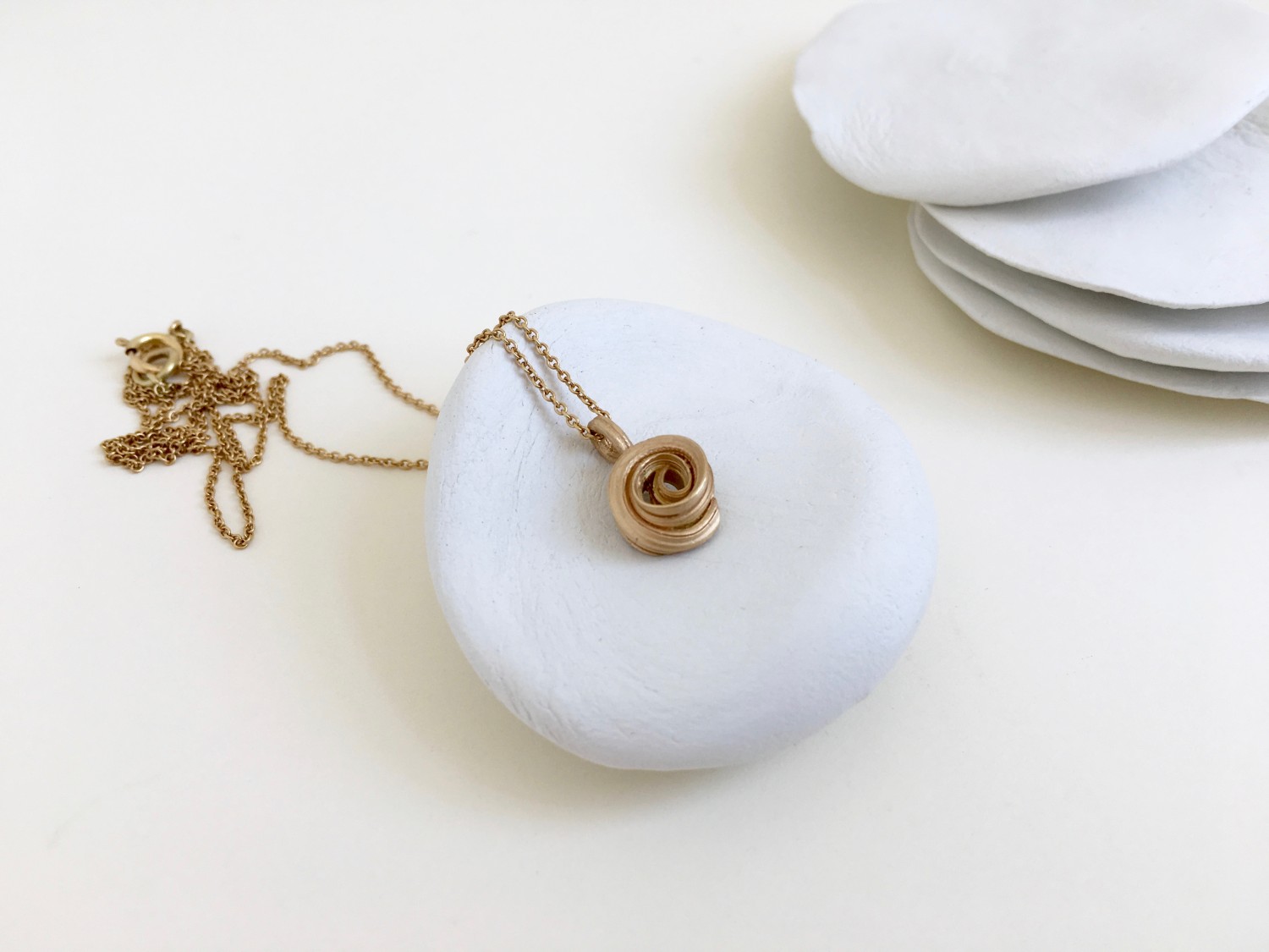 petite-fleur-necklace-by-sara-jin-mi-jewelry Nouvelle