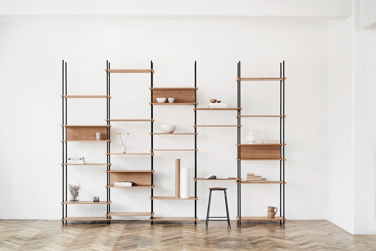 shelving system by Moebe