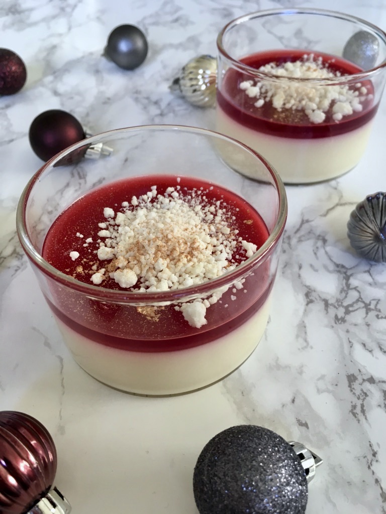 Jule panna cotta med kirsebærgelé og krystalliseret hvid chokolade | Dessert  | Food Salute