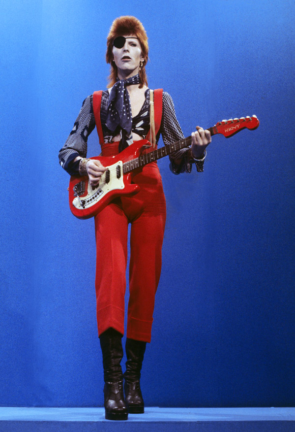 Ziggy-Stardust-playing-Rebel-Rebel-David-Bowie