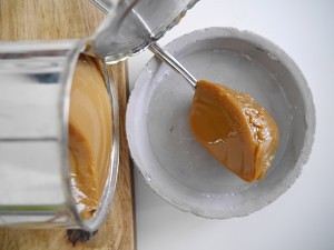 Lav lækker cremet karamel med kondenseret mælk – men synes du også ...