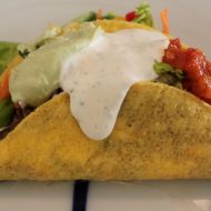 Taco med guacamole, creme fraiche-dressing og tomatsalsa