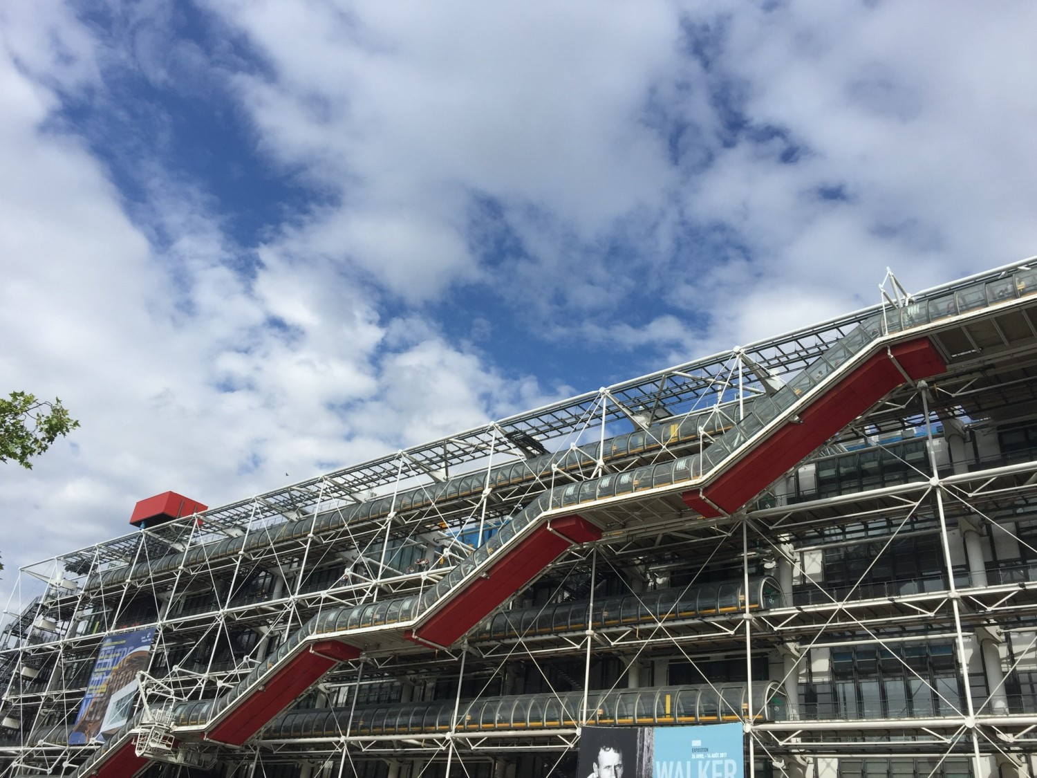 Pompidou-centeret for kunst og kultur er en kunstinstitution og et berømt bygningsværk i Paris