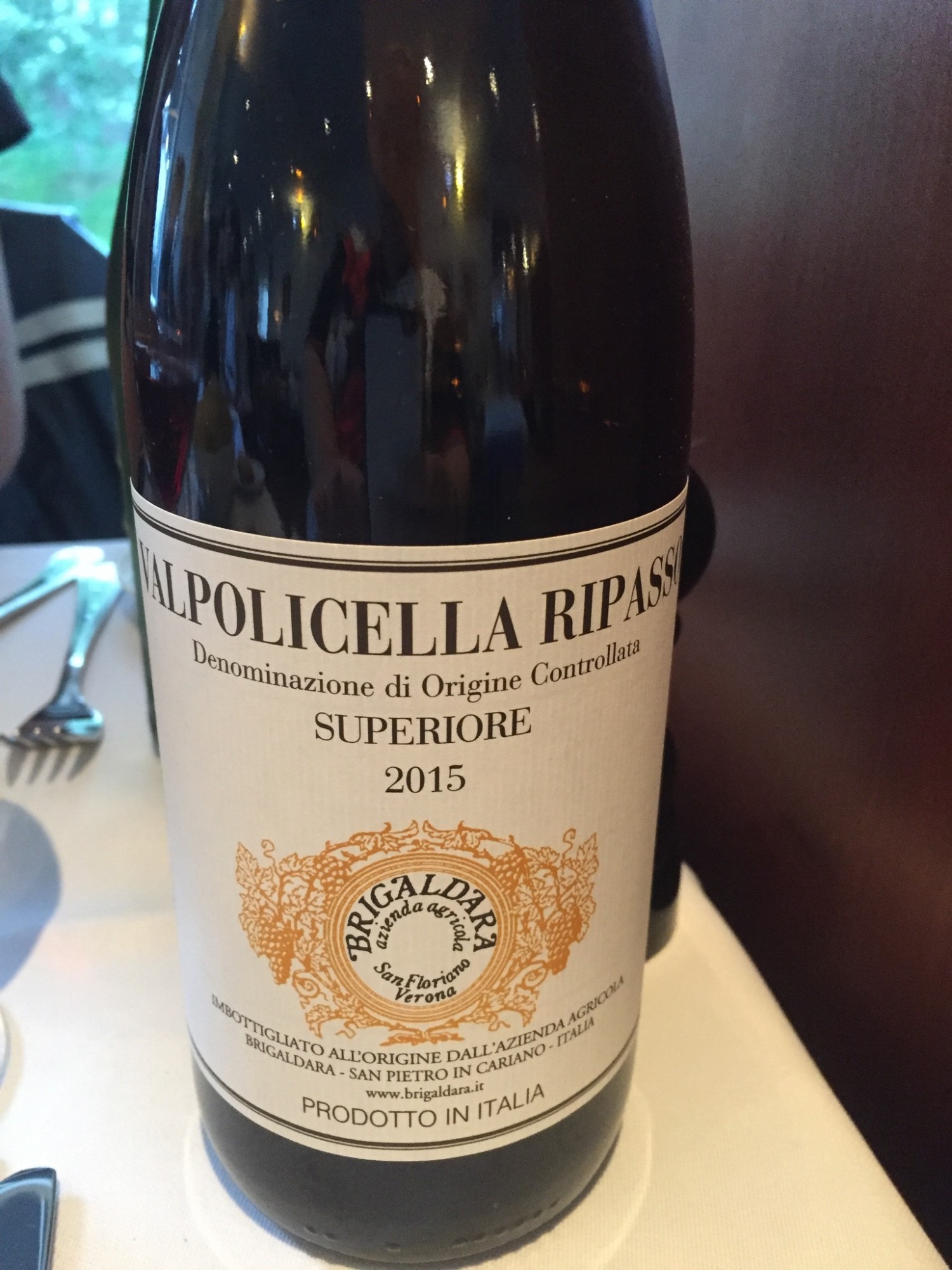 Ripasso Superiore 2015 - Brigaldara. En dejlig kraftig rødvin med smag af kirsebær, hindbær, kanel og chokolade.