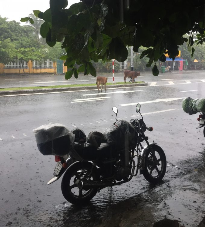 26-27/8: På motorcykel i øsende regnvejr | Laurasrejse