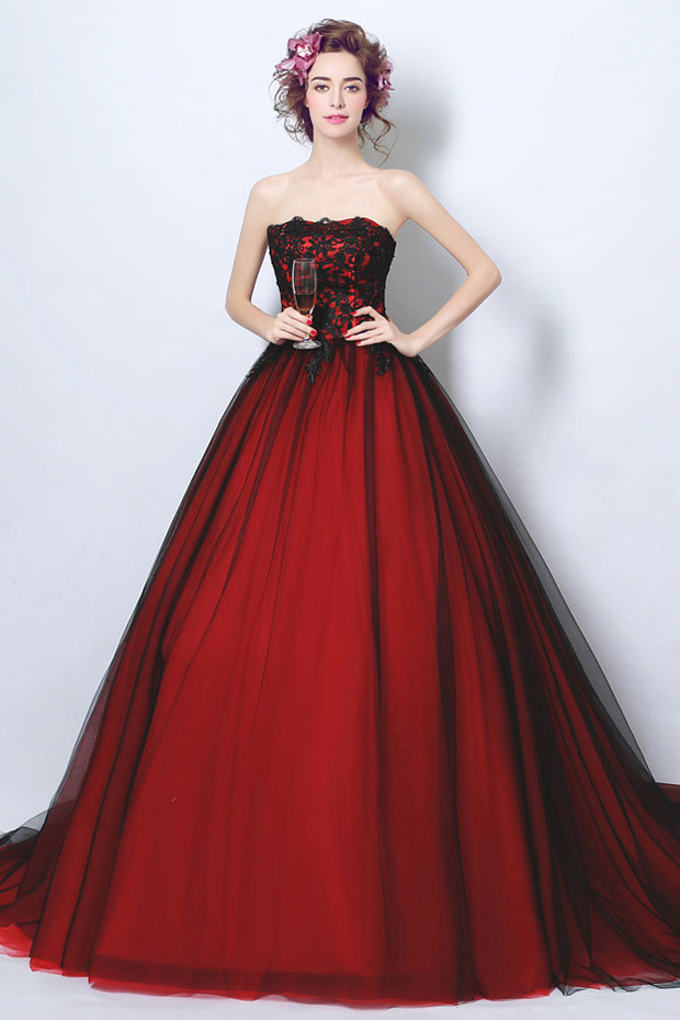 robe de soirée élégante rouge et noir avec traîne chapelle
