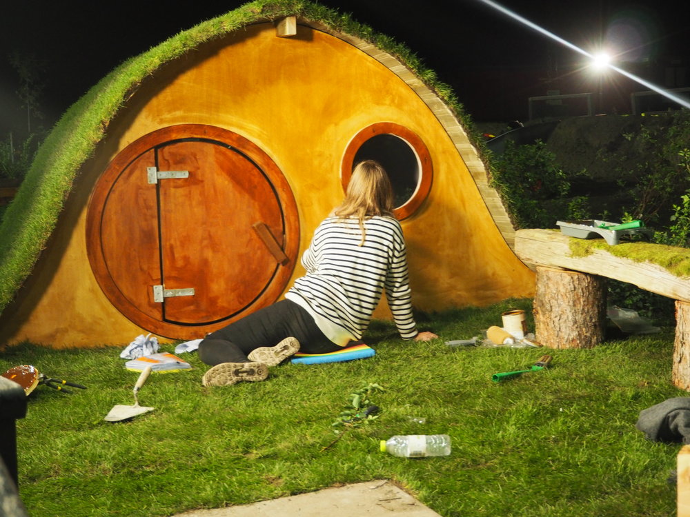 Hobbithuset får træbeskyttelse aftenen inden aflevering
