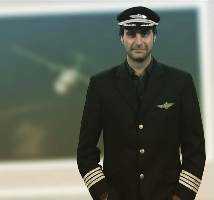 Niklas Roar som pilot