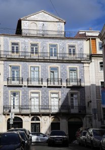 Lisboa building with tiles blue