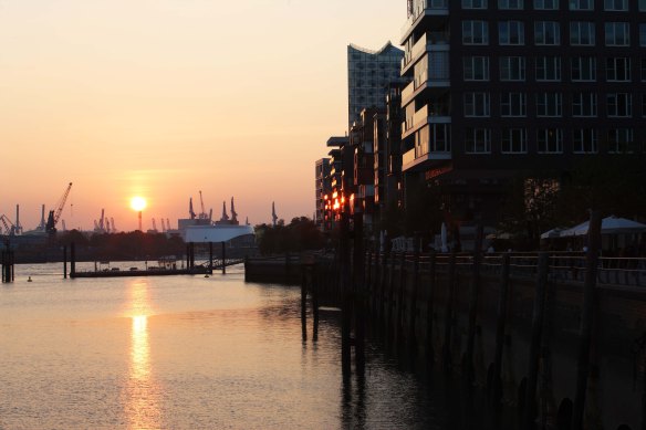Hamburg havn aftensol rejse Marina Aagaard fitness blog