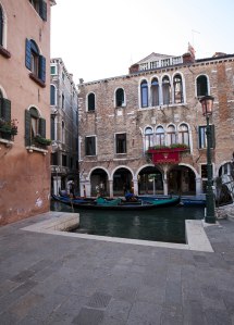 Venedig hotel og gondol morgen