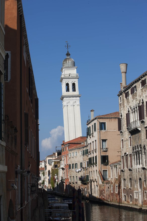 Venedig klokketårn skævt foto Marina Aagaard
