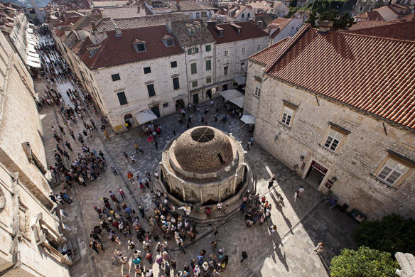 Croatia_Dubrovnik_courtyard_from_above