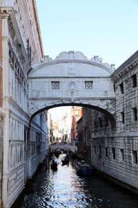 web_Venice_bridge_of_sighs