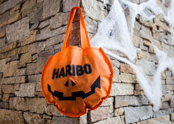Halloween_Haribo_trick_or_treat_pose_Marina_Aagaard_blog