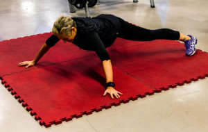 Spider_plank_core_training_Marina_Aagaard_fitness_blog