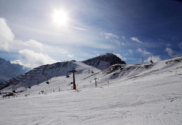 Skiferie med masser af skiløb: Canazei, Italien, Dolomiti Super ...
