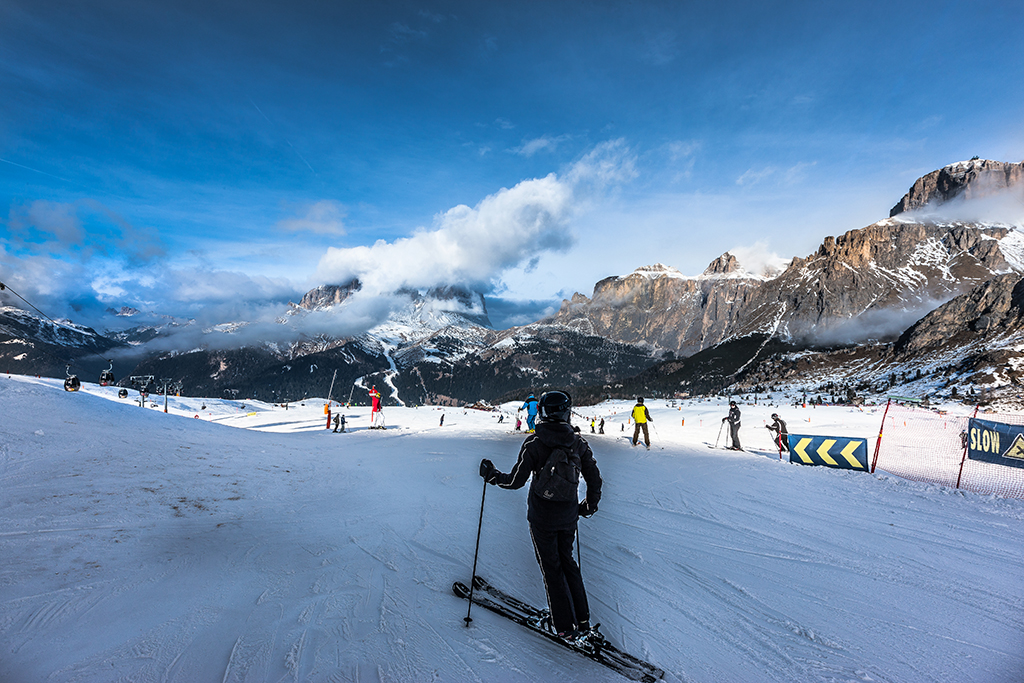 Skiferie med masser af skiløb: Canazei, Italien, Dolomiti Super ...