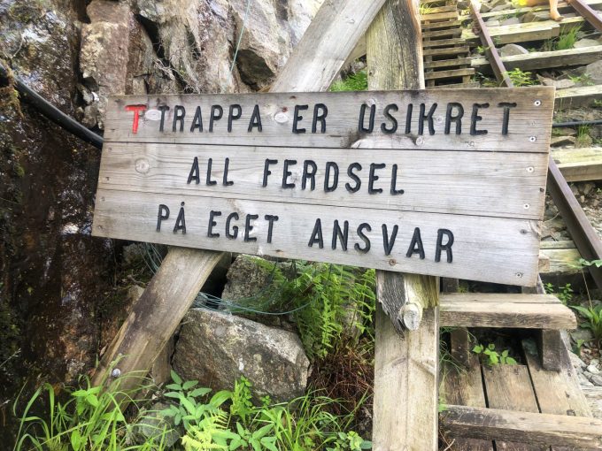 Norge_Lysefjorden_Flørli_4444_trappe_skilt_natur_Marina_Aagaard_blog_travel_rejse_fitness