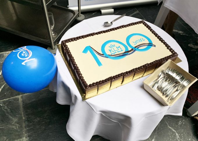 KLM 100 år party kage ballon Marina Aagaard blog rejse