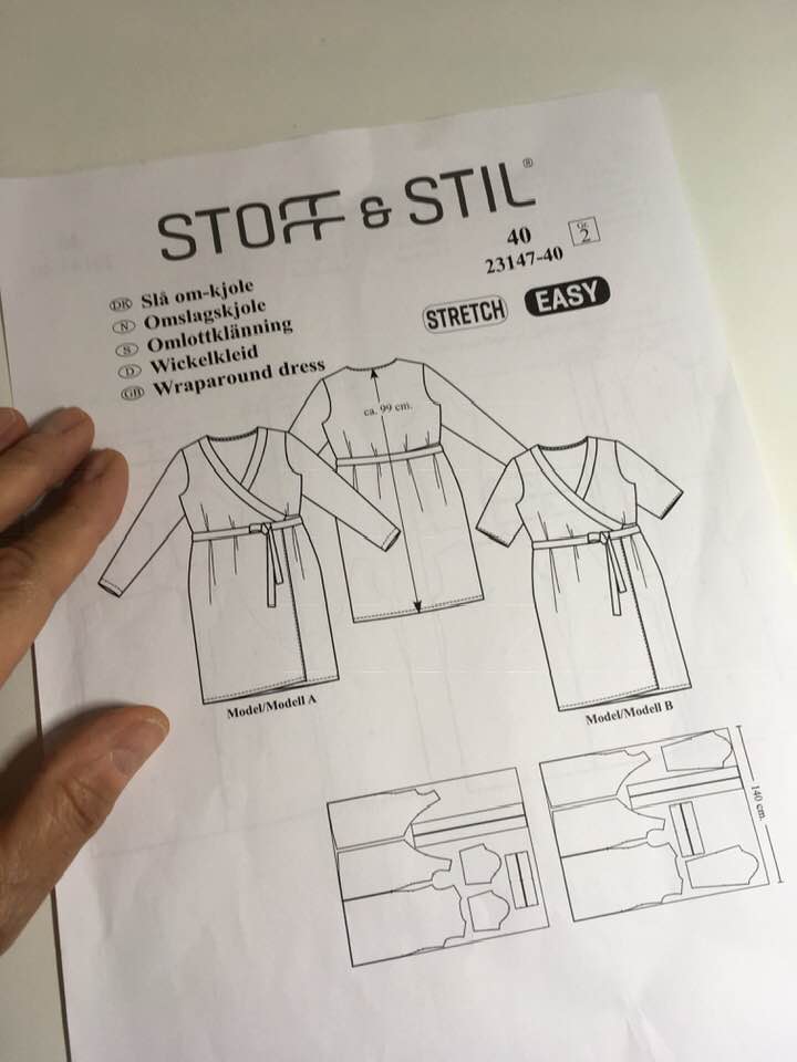 Slå-om kjole fra Stof og stil – Sygal.dk